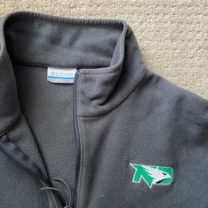 University of North Dakota Fighting Hawks Columbia Fleece Size Medium UND